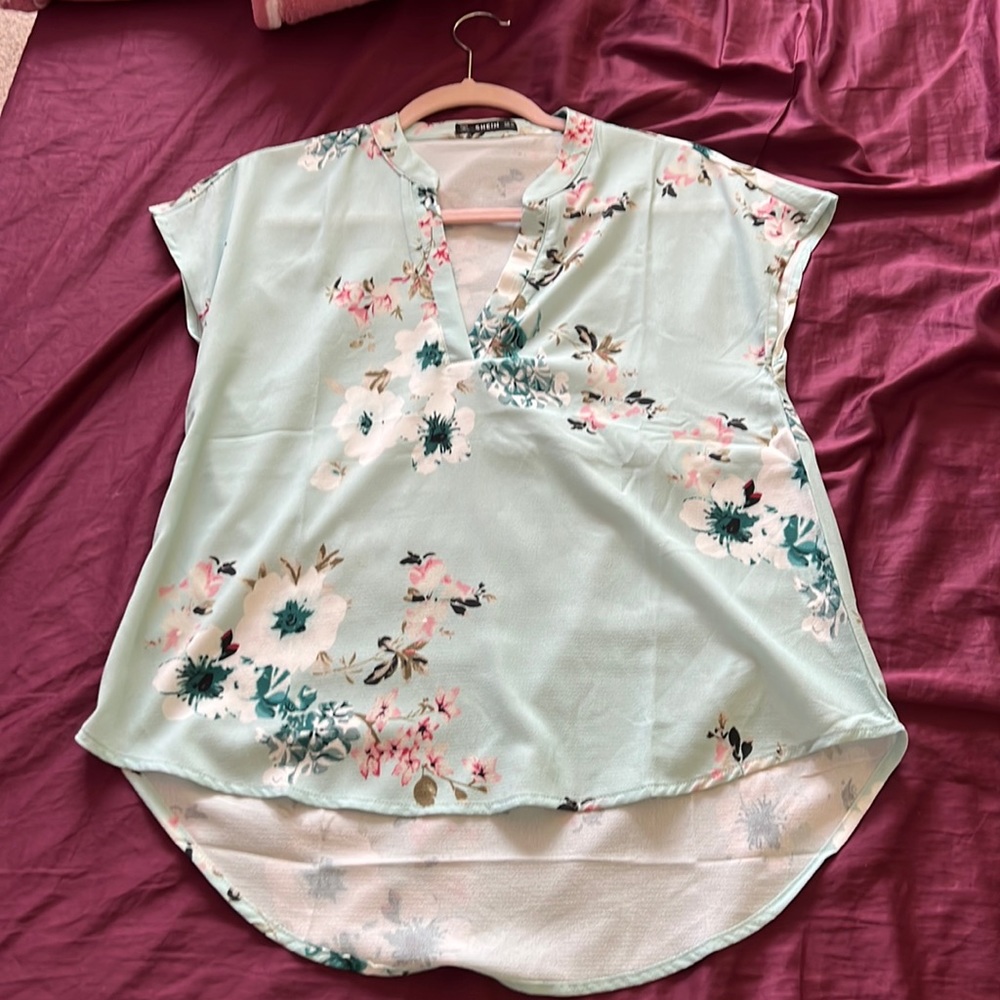 Brand is SHEIN. Size is an XS. Condition is like new. Hasn’t been worn before.